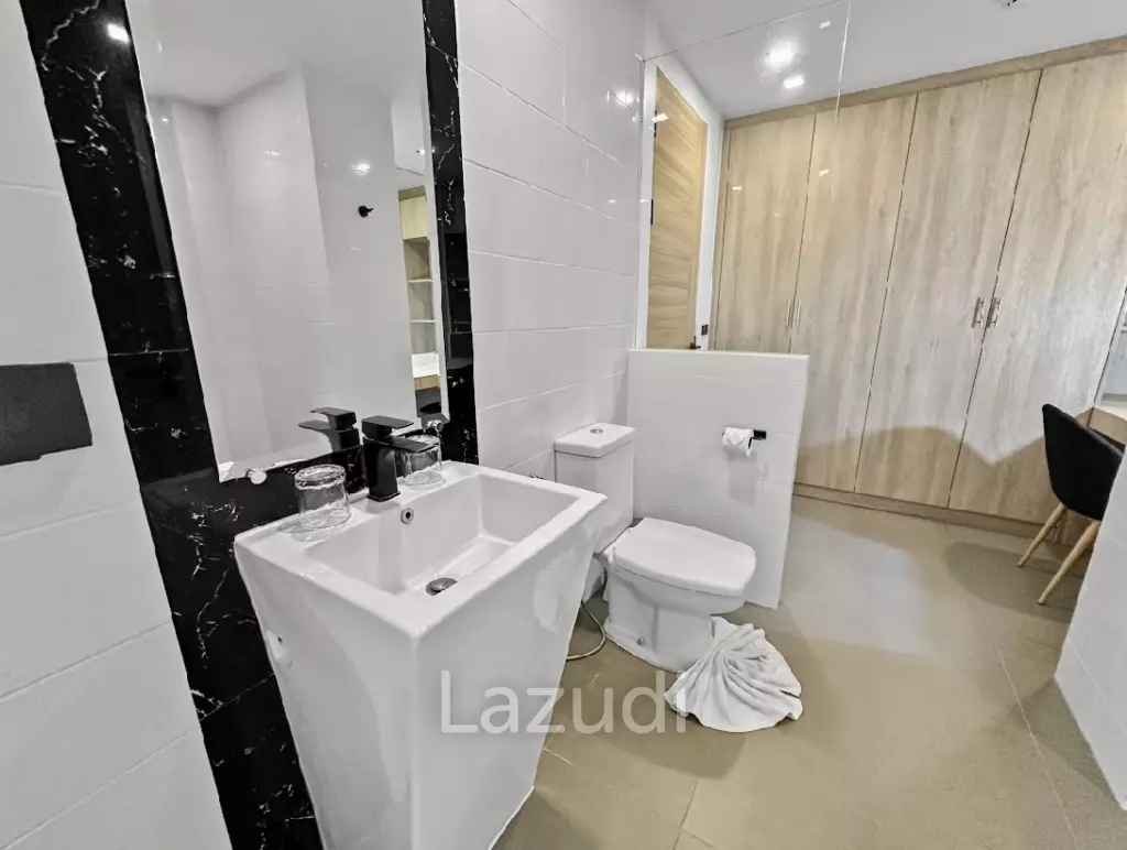 Modern 1-Bed Condo in Utopia Naiharn Phuket