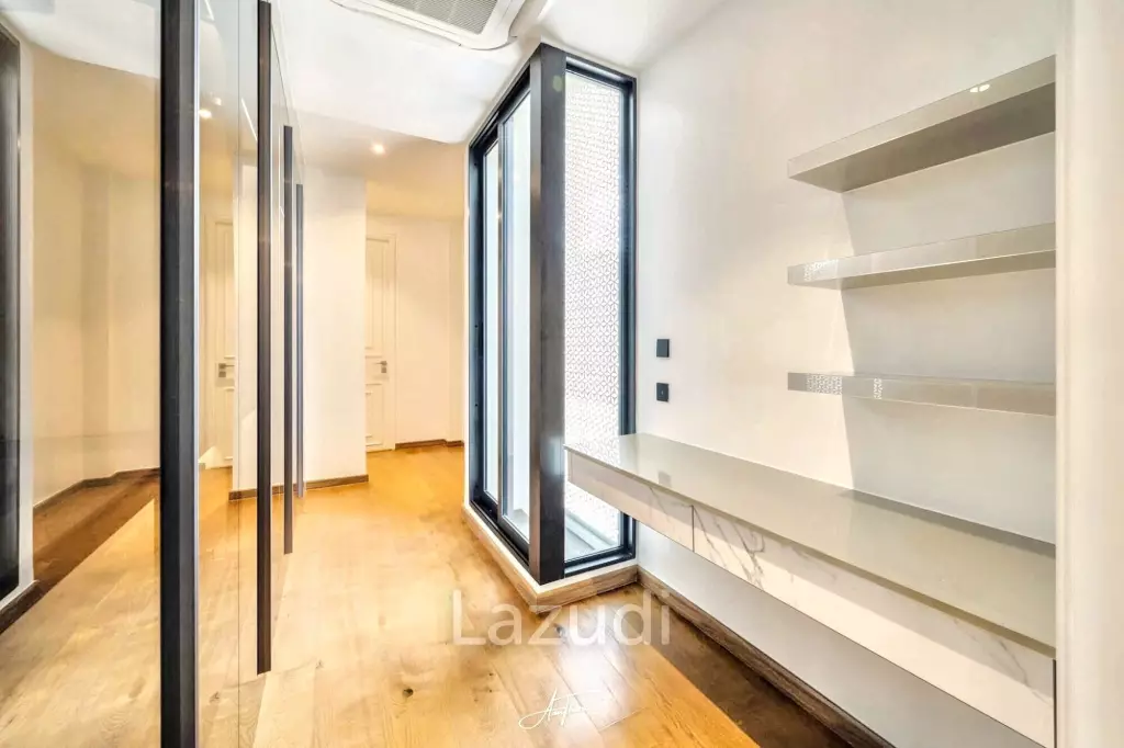 3 Bed 4 Bath 580 SQ.M Heart Ekkamai Soi 10