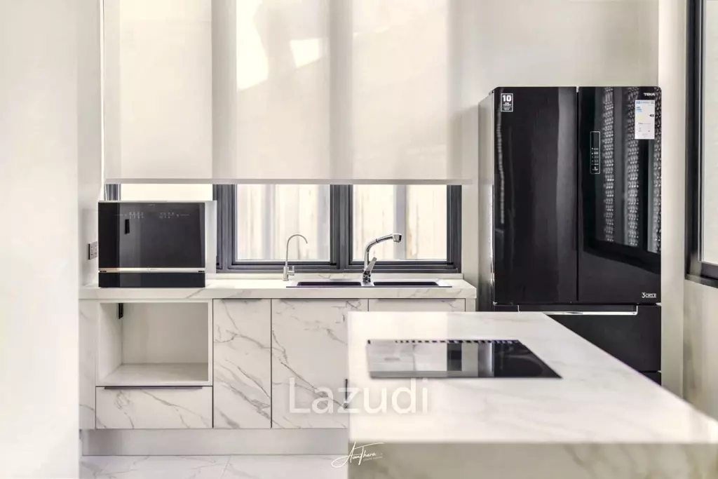 3 Bed 4 Bath 580 SQ.M Heart Ekkamai Soi 10