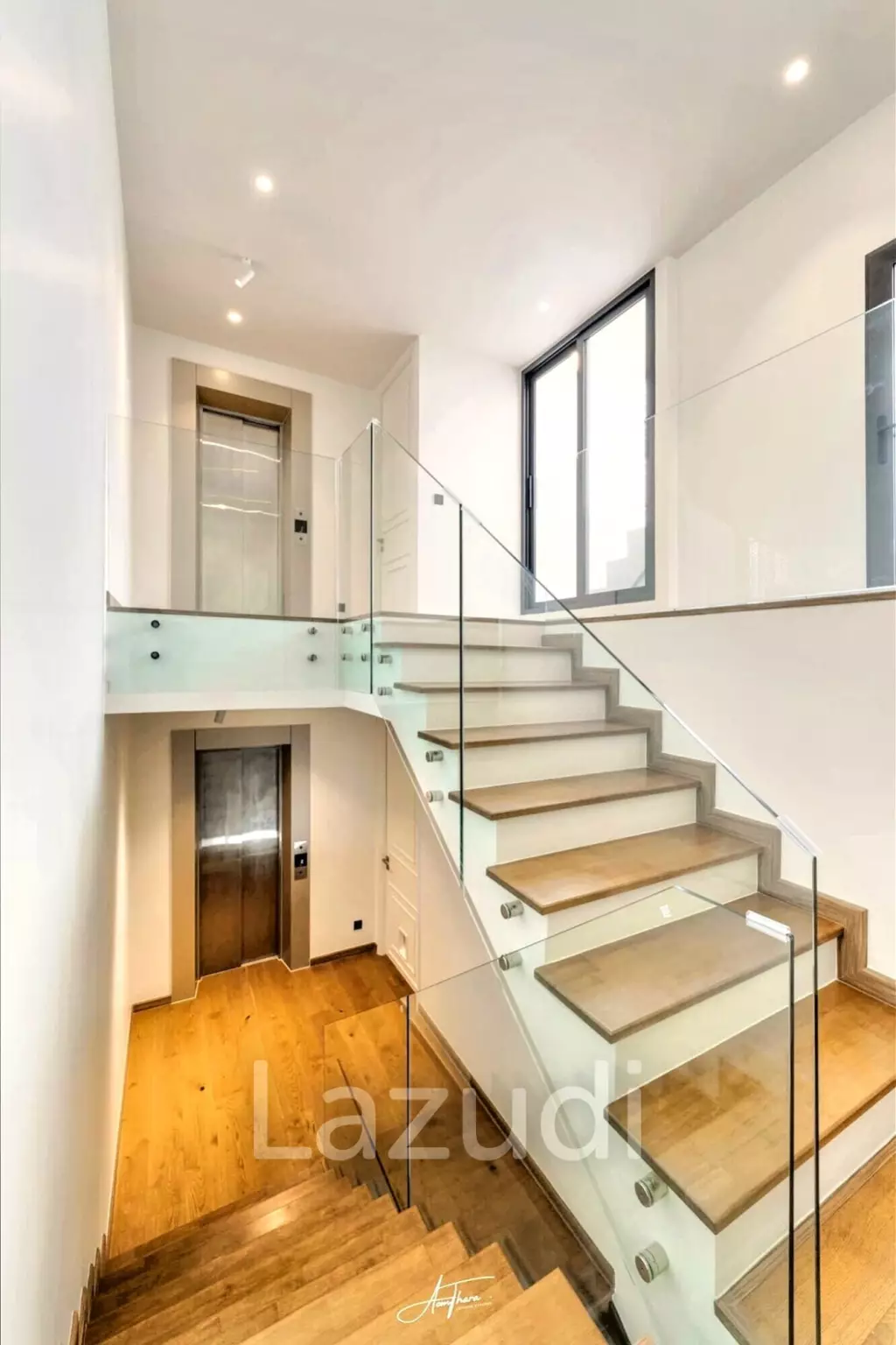 3 Bed 4 Bath 580 SQ.M Heart Ekkamai Soi 10