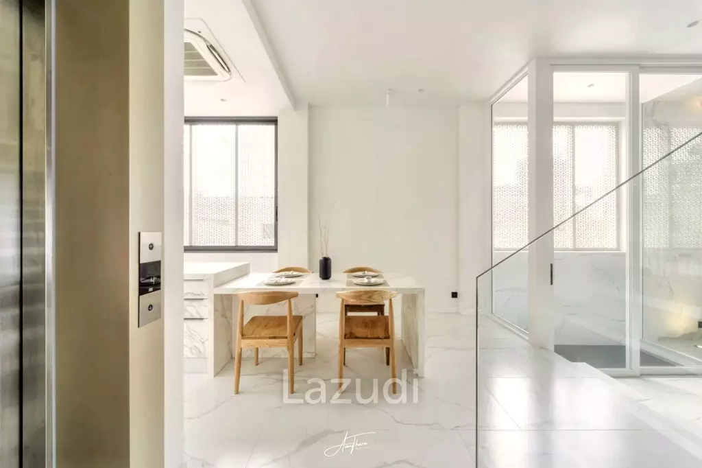 3 Bed 4 Bath 580 SQ.M Heart Ekkamai Soi 10