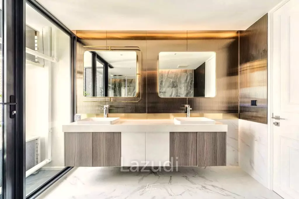 3 Bed 4 Bath 580 SQ.M Heart Ekkamai Soi 10