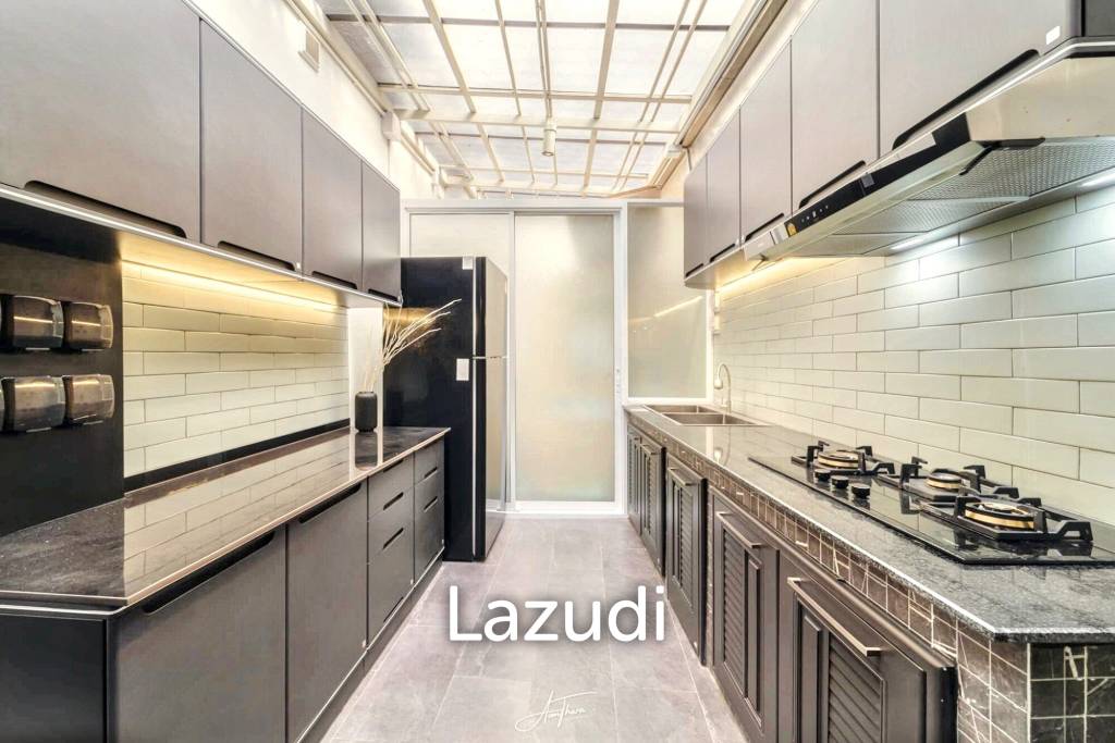 3 Bed 4 Bath 580 SQ.M Heart Ekkamai Soi 10