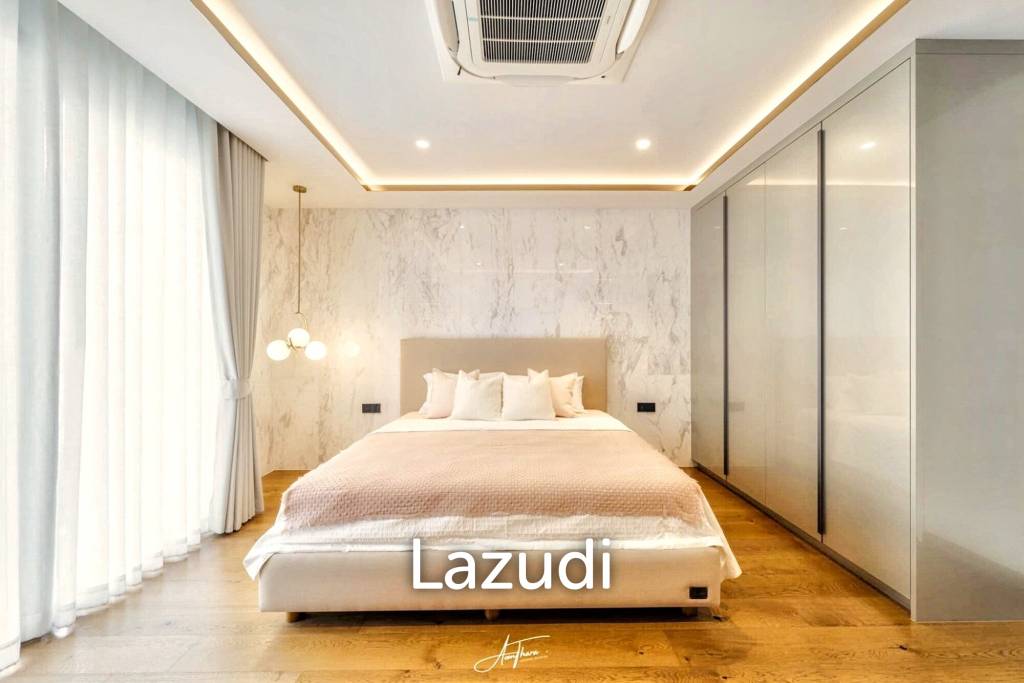 3 Bed 4 Bath 580 SQ.M Heart Ekkamai Soi 10