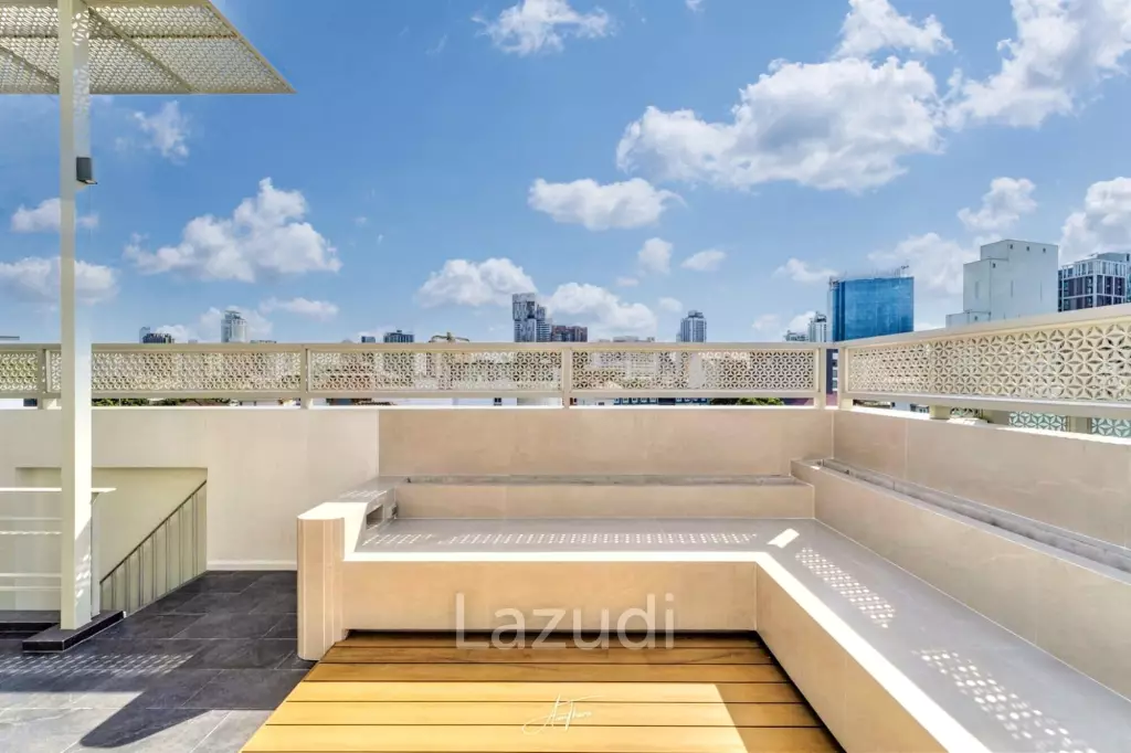 3 Bed 4 Bath 580 SQ.M Heart Ekkamai Soi 10