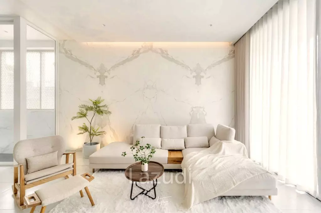 3 Bed 4 Bath 580 SQ.M Heart Ekkamai Soi 10