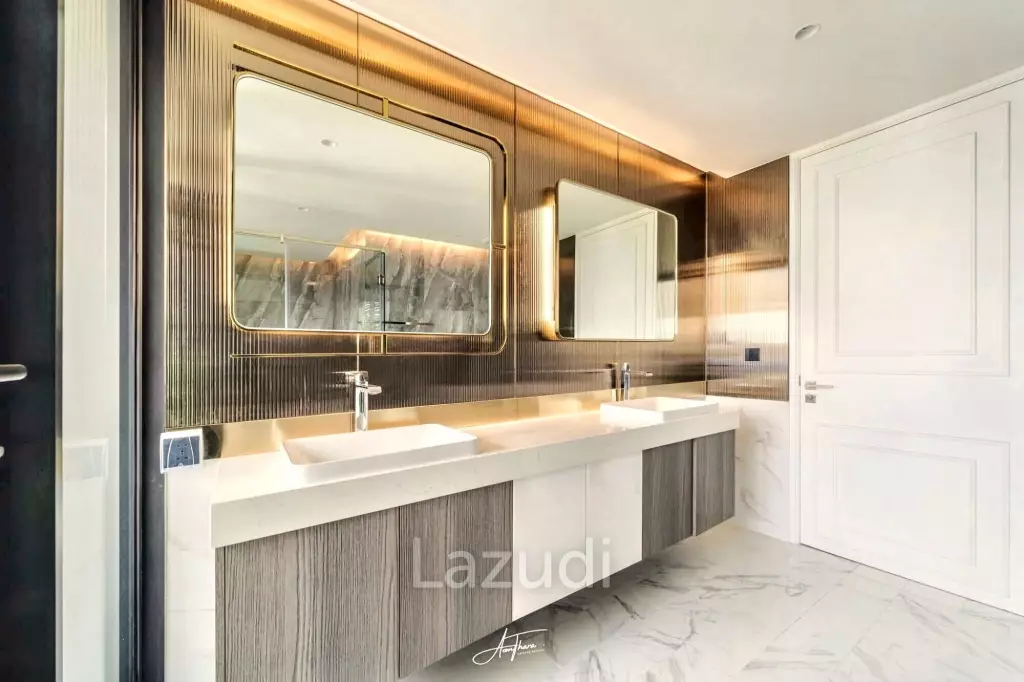 3 Bed 4 Bath 580 SQ.M Heart Ekkamai Soi 10