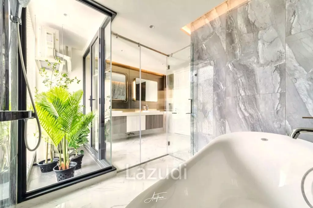 3 Bed 4 Bath 580 SQ.M Heart Ekkamai Soi 10