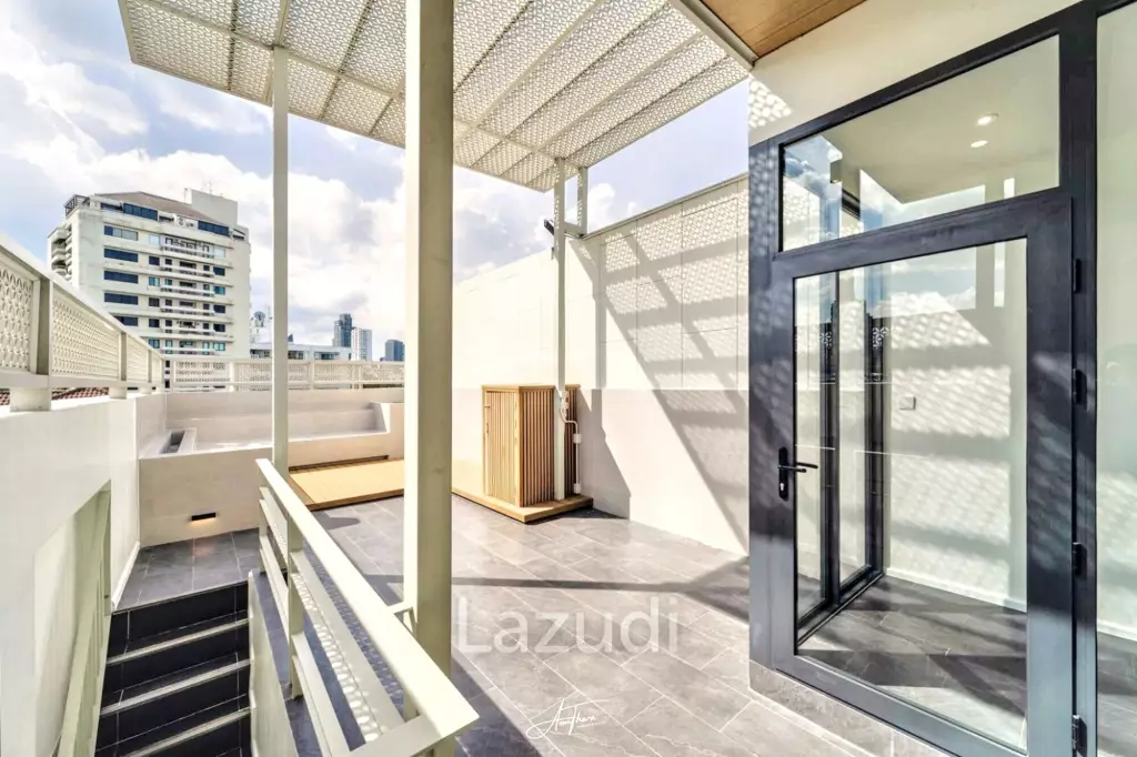 3 Bed 4 Bath 580 SQ.M Heart Ekkamai Soi 10