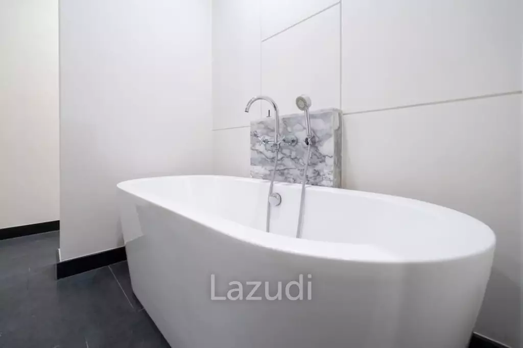 Beautiful 3-bedroom pool villa for sale in Pasak