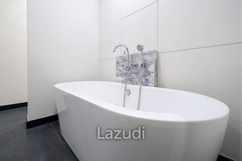 Beautiful 3-bedroom pool villa for sale in Pasak