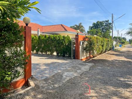 2 Bedroom Villa with Private Pool in Wang Pong, Pran Buri