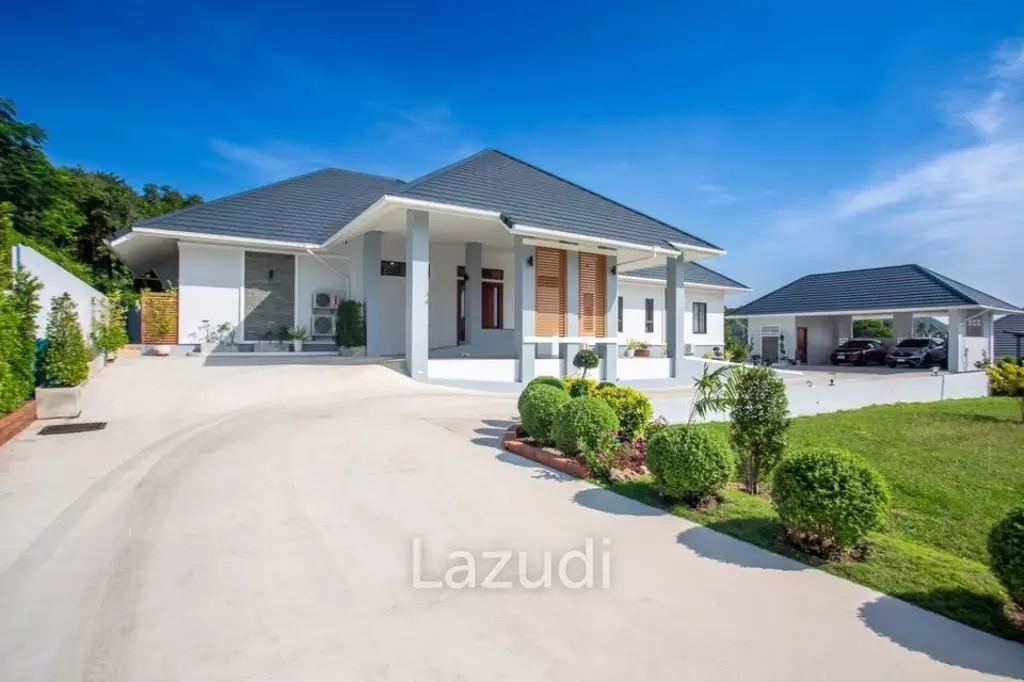 LUXURY VILLA NEAR PINEAPPLE GOLF COURSE : 3 bed stunning 360 mountain views