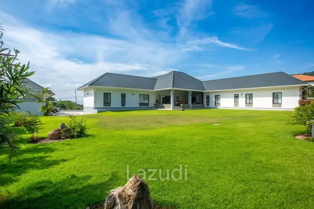 LUXURY VILLA NEAR PINEAPPLE GOLF COURSE : 3 bed stunning 360 mountain views