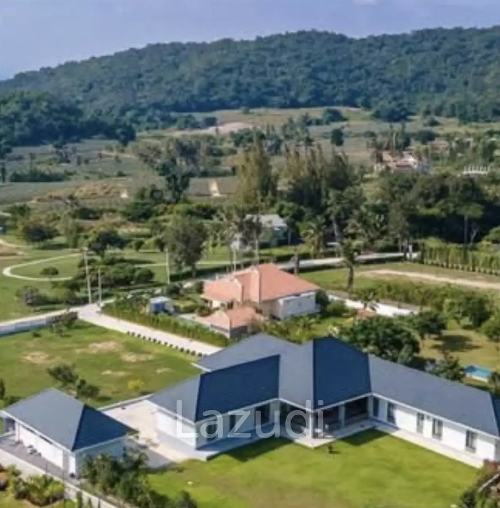 LUXURY VILLA NEAR PINEAPPLE GOLF COURSE : 3 bed stunning 360 mountain views