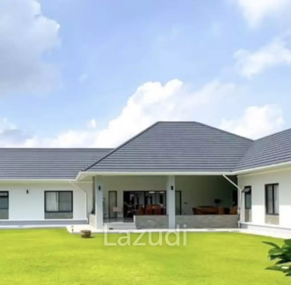 LUXURY VILLA NEAR PINEAPPLE GOLF COURSE : 3 bed stunning 360 mountain views
