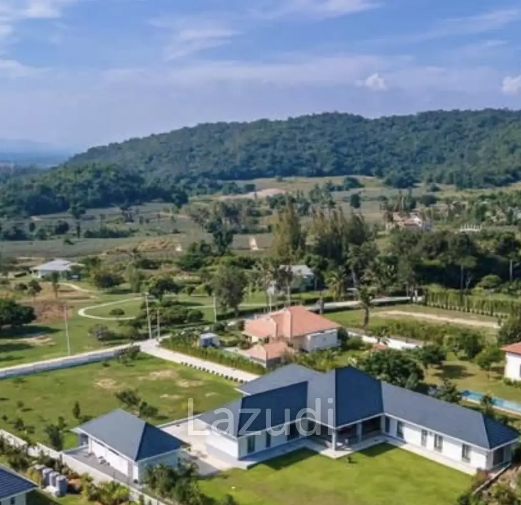 LUXURY VILLA NEAR PINEAPPLE GOLF COURSE : 3 bed stunning 360 mountain views