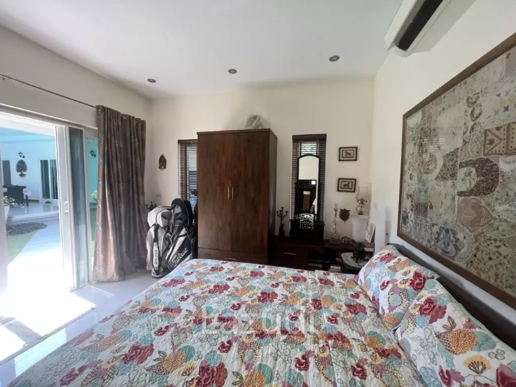 PALM VILLAS : 4 bed modern pool villa