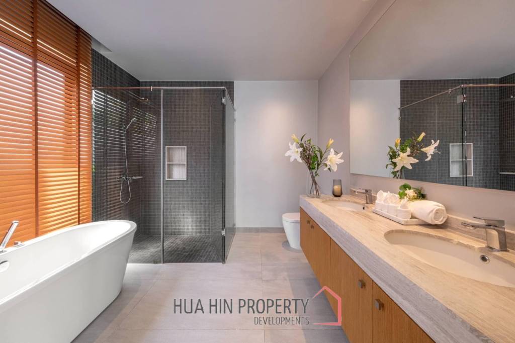 4 Bedroom-Luxury Villa with Pool in Botanica Hua Hin