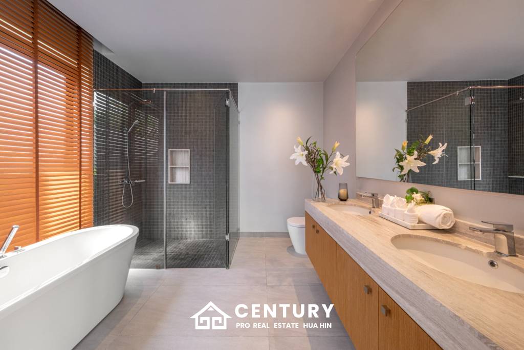 4 Bedroom-Luxury Villa with Pool in Botanica Hua Hin