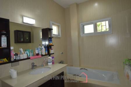 PLUMERIA VILLAGE HUA HIN  : 4 bed near town and beach