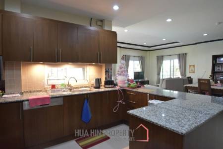 PLUMERIA VILLAGE HUA HIN  : 4 bed near town and beach