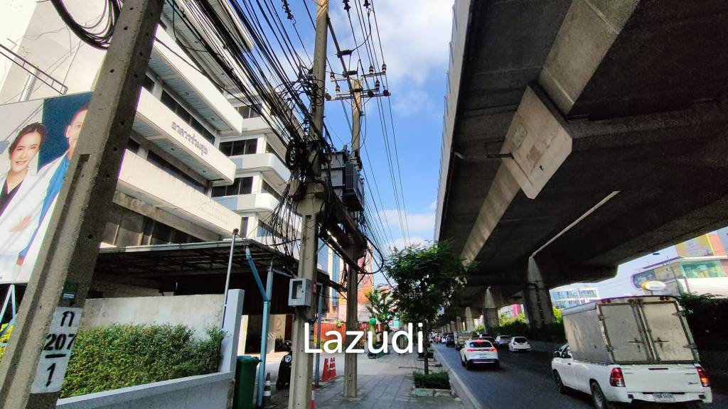 Whole Office Building for sale in Rama 9 soi 43 (facing main road)