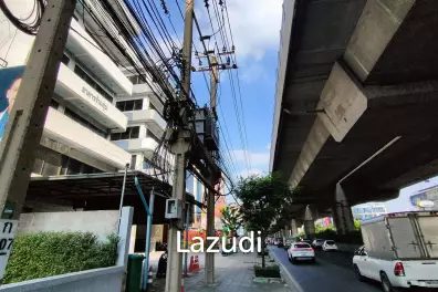 Whole Office Building for sale in Rama 9 soi 43 (facing main road)