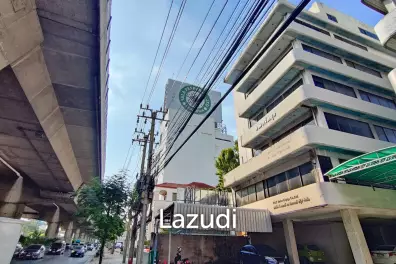 Whole Office Building for sale in Rama 9 soi 43 (facing main road)