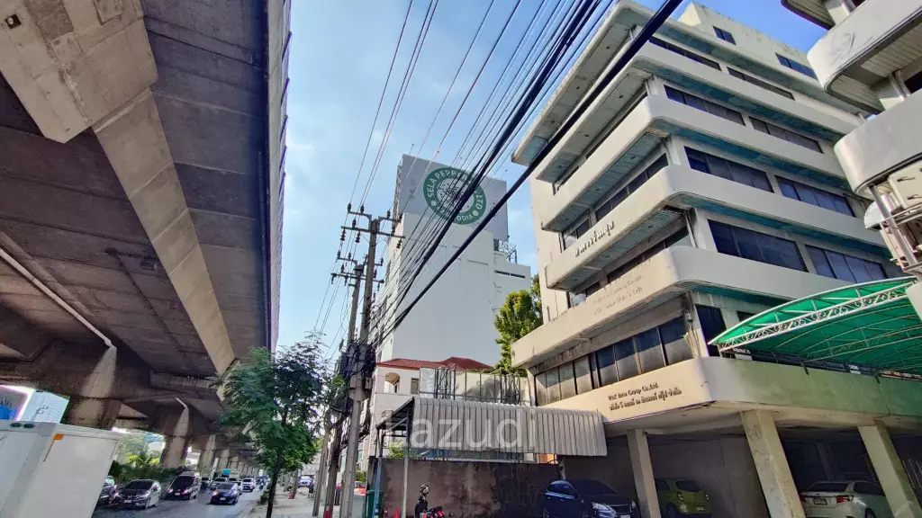 Whole Office Building for sale in Rama 9 soi 43 (facing main road)