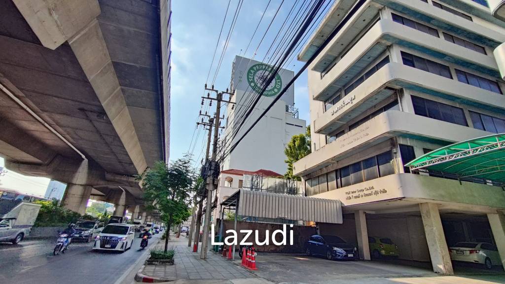 Whole Office Building for sale in Rama 9 soi 43 (facing main road)