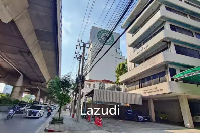 Whole Office Building for sale in Rama 9 soi 43 (facing main road)