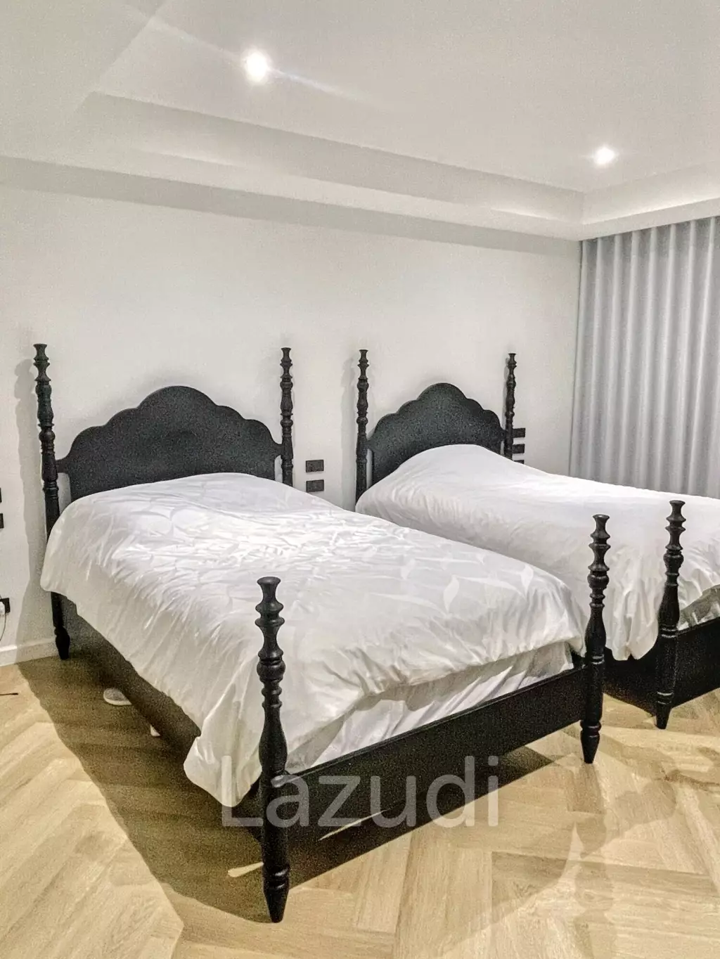 3 Bedroom 3 Bathroom  260  SQ.M  Icon II
