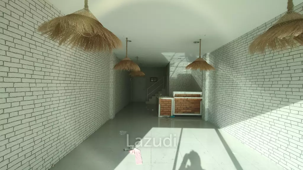 Shophouse for rent in town in town (4 units)