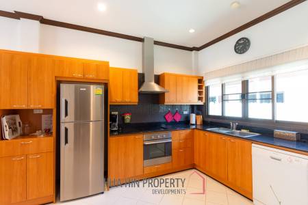 Beautiful 2 bed Townhouse in Resort close to downtown