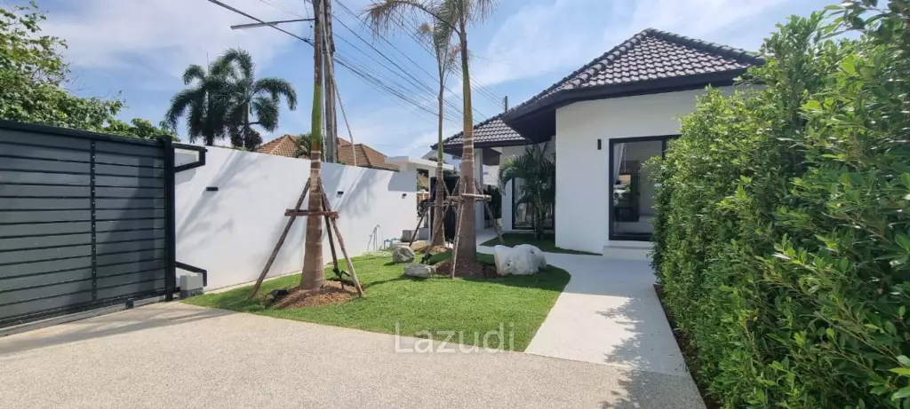 5 Bedrooms 6 Bathrooms 200 SQ.M. Srisuk Villa