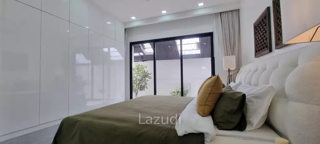 5 Bedrooms 6 Bathrooms 200 SQ.M. Srisuk Villa