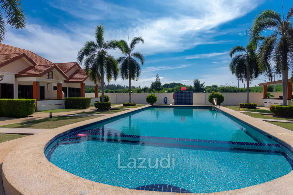 Beautiful 3 bed Villa in Resort close to downtown