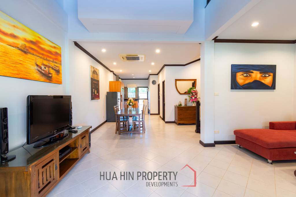 Beautiful 3 bed villa in resort close to downtown