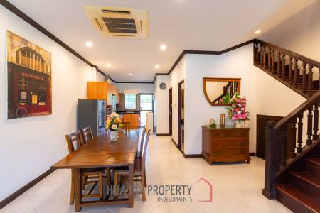 Beautiful 3 bed villa in resort close to downtown