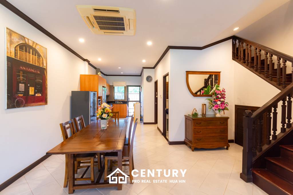 Beautiful 3 bed Villa in Resort close to downtown