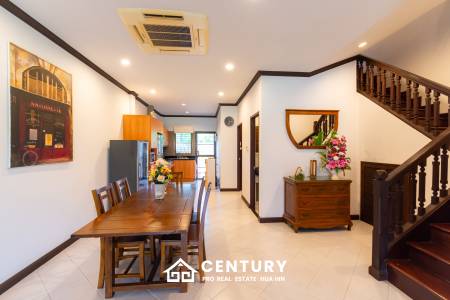 Beautiful 3 bed Villa in Resort close to downtown