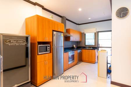 Beautiful 3 bed villa in resort close to downtown