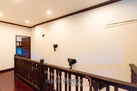 Beautiful 3 bed villa in resort close to downtown