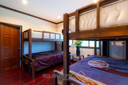 Beautiful 3 bed villa in resort close to downtown