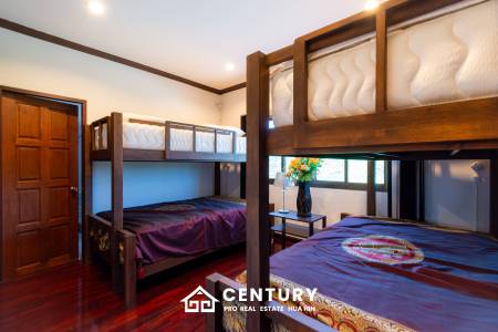 Beautiful 3 bed Villa in Resort close to downtown