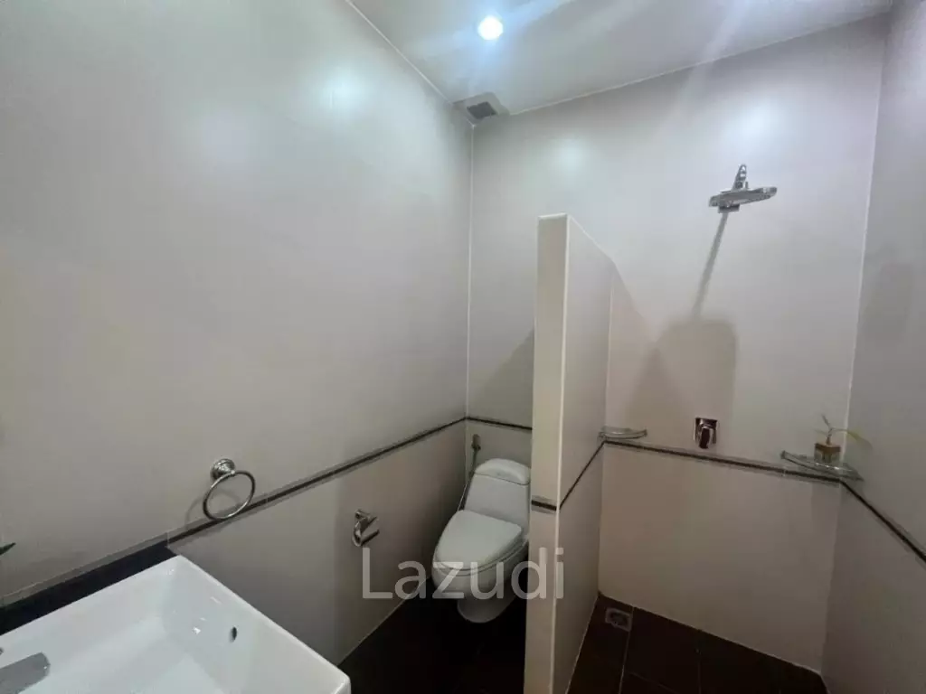 STUART PARK : Luxury 4 Bed Pool Villa on quiet corner plot
