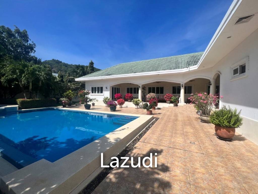 STUART PARK : Luxury 4 Bed Pool Villa on quiet corner plot