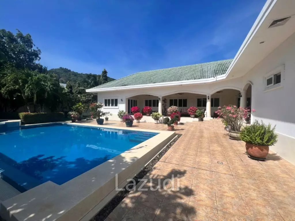 STUART PARK : Luxury 4 Bed Pool Villa on quiet corner plot