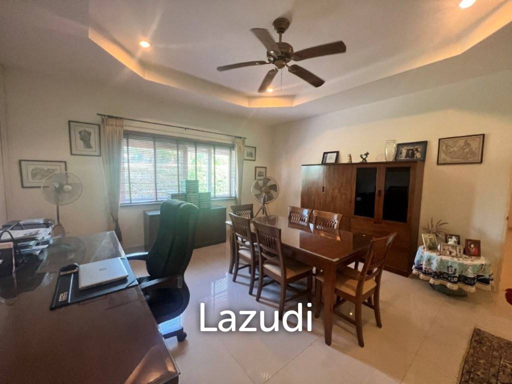 STUART PARK : Luxury 4 Bed Pool Villa on quiet corner plot